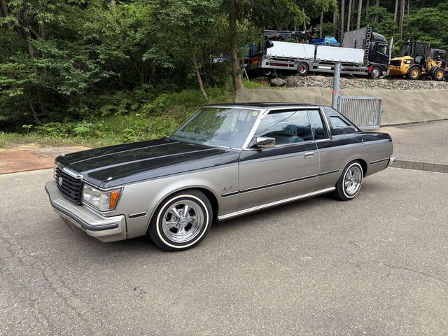 CROWN 2Dr Hard Top