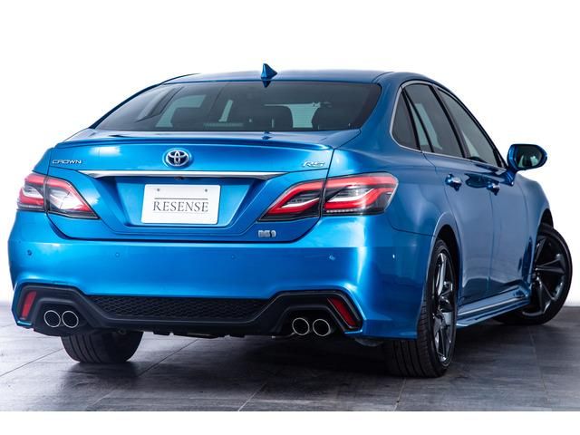 CROWN sedan hybrid
