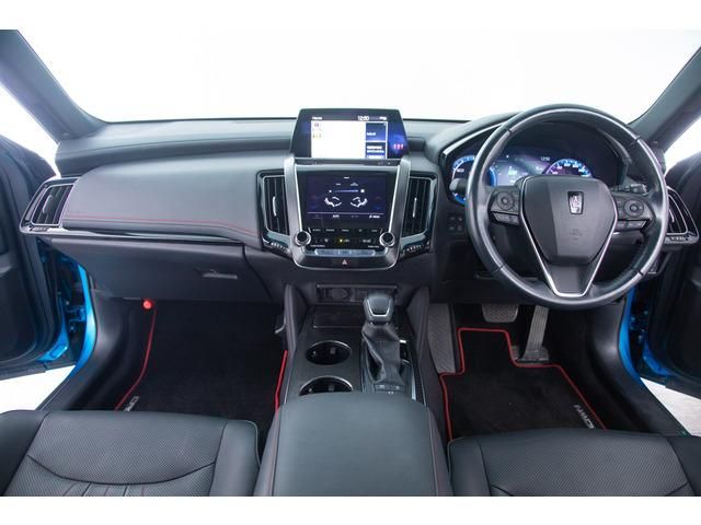 CROWN sedan hybrid