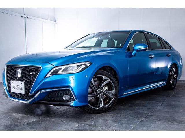 CROWN sedan hybrid