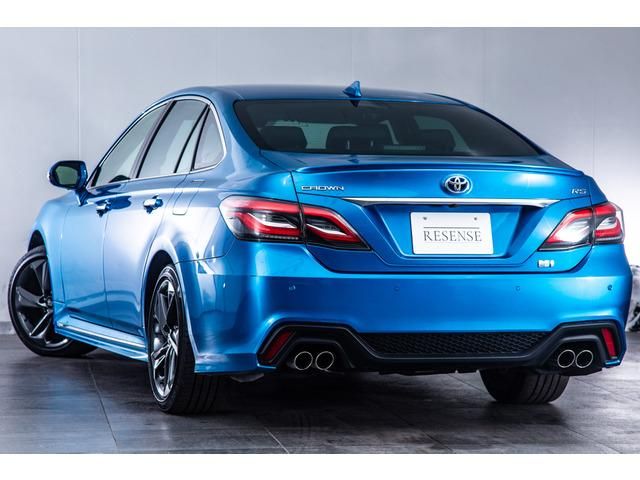 CROWN sedan hybrid