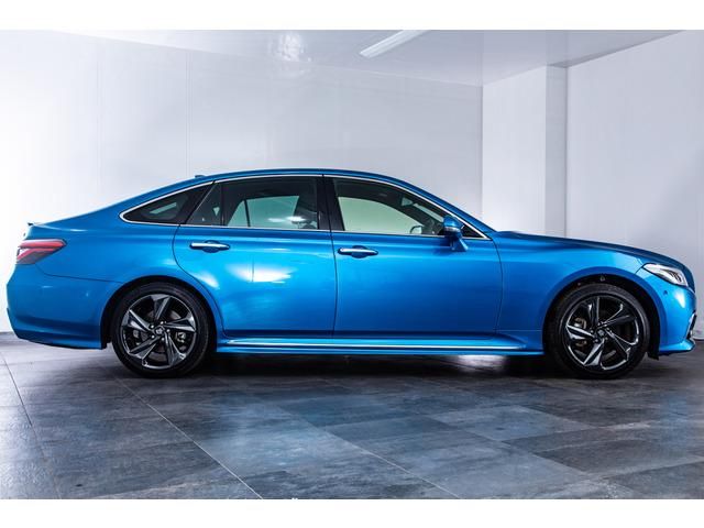 CROWN sedan hybrid