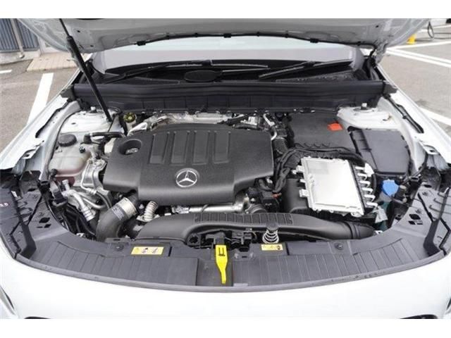 MERCEDES BENZ GLB