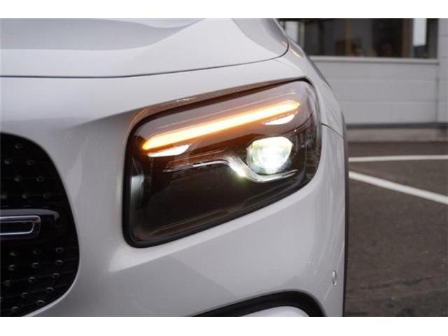 MERCEDES BENZ GLB
