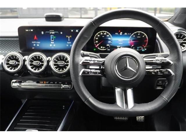 MERCEDES BENZ GLB