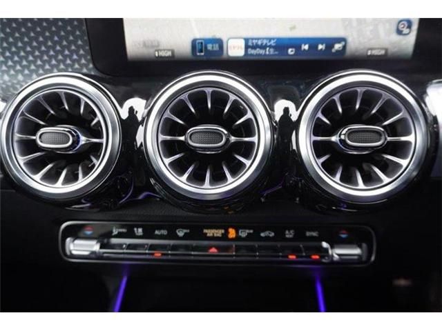 MERCEDES BENZ GLB