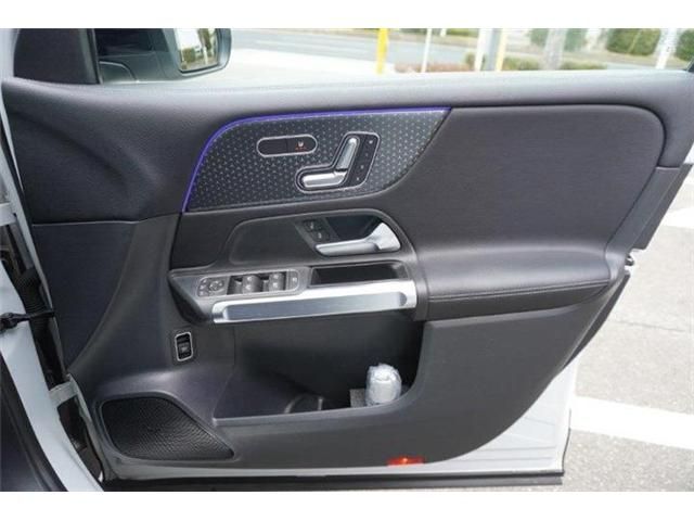 MERCEDES BENZ GLB
