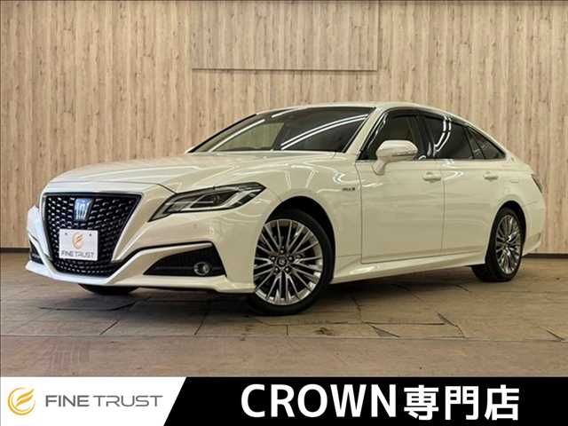 CROWN sedan hybrid