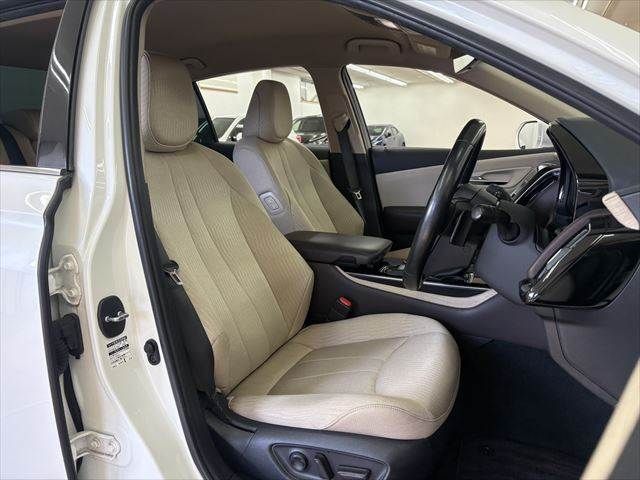 CROWN sedan hybrid