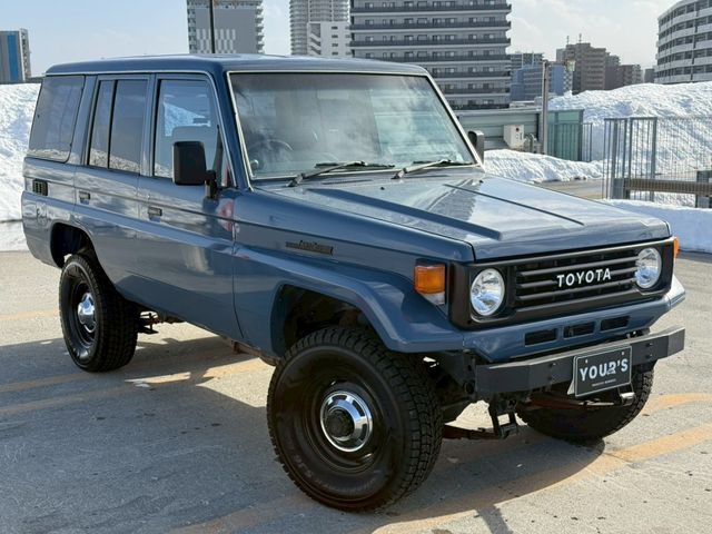 LANDCRUISER van