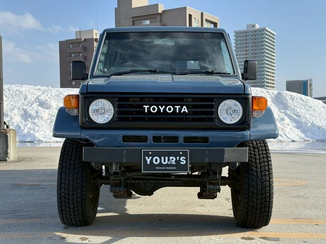 LANDCRUISER van