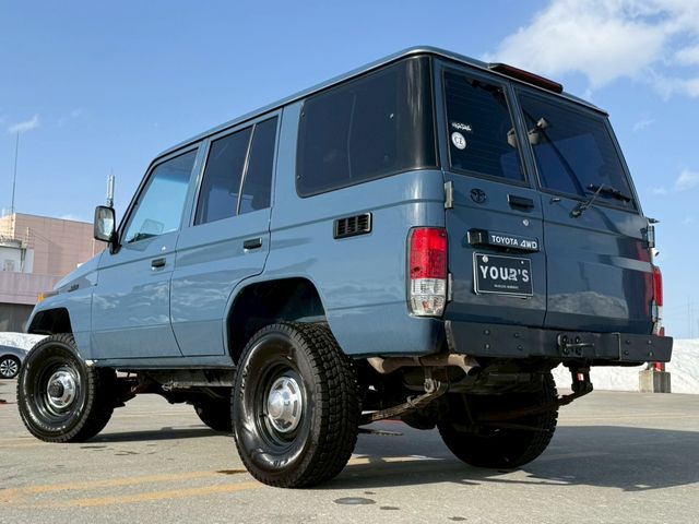 LANDCRUISER van