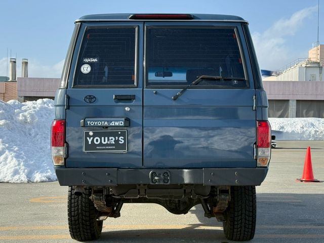 LANDCRUISER van