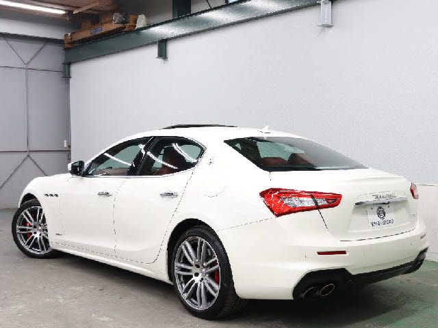 MASERATI GHIBLI Sedan