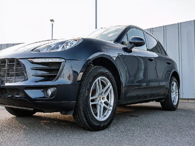 PORSCHE Macan