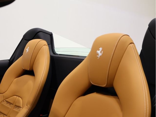 FERRARI F8 Spider