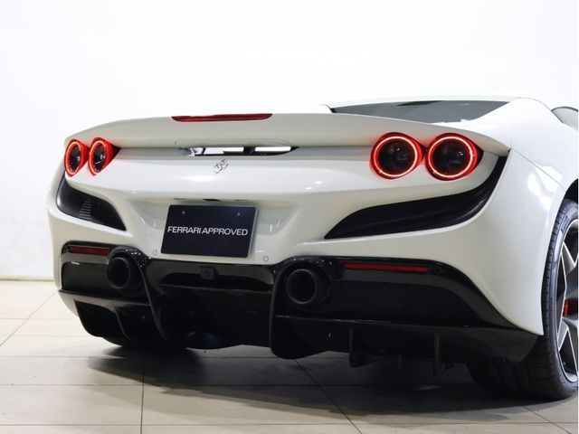 FERRARI F8 Spider