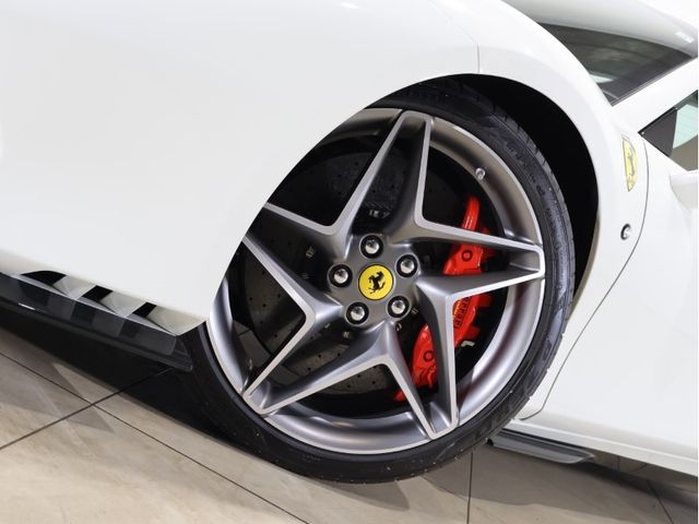 FERRARI F8 Spider