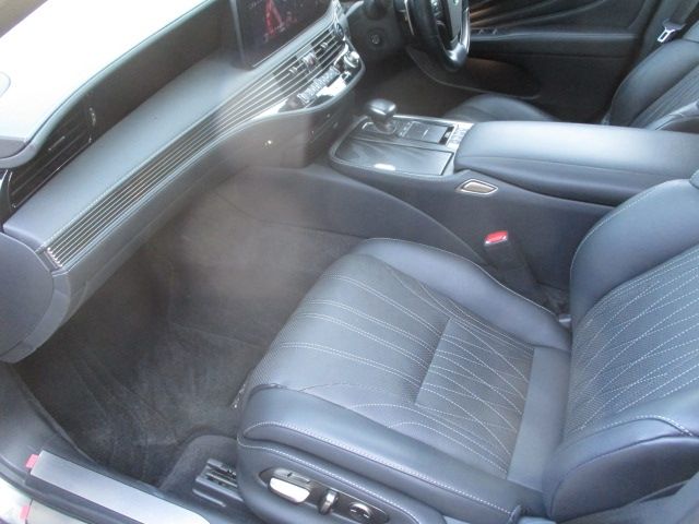 LEXUS LS500h 4WD