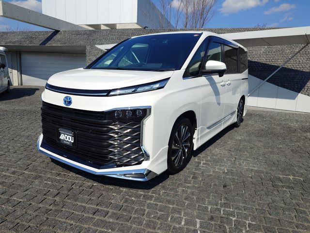 VOXY HYBRID