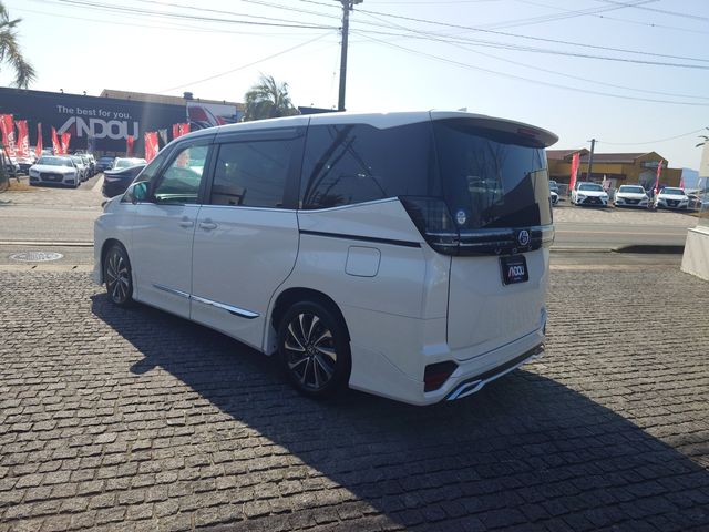 VOXY HYBRID