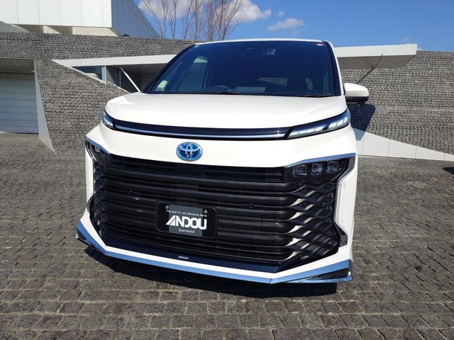 VOXY HYBRID