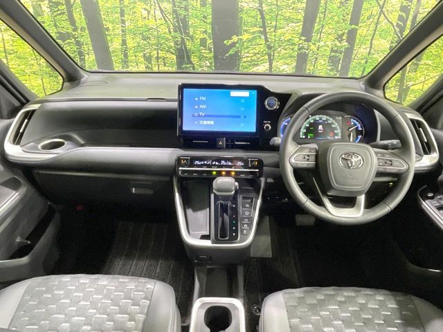 VOXY HYBRID