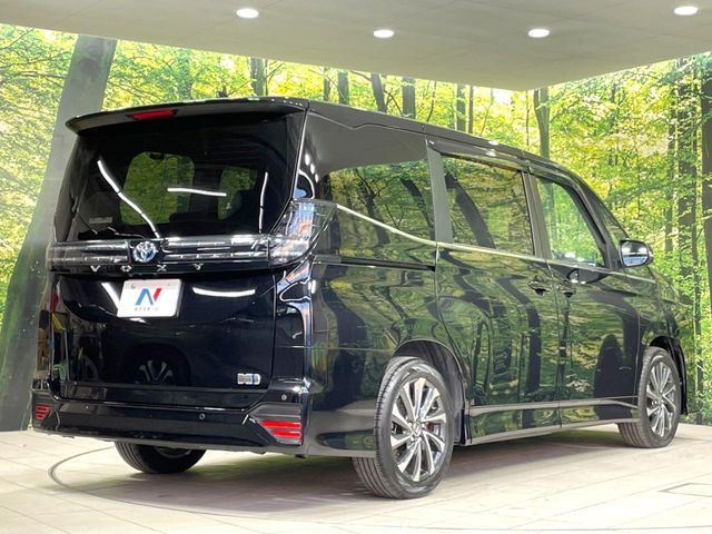 VOXY HYBRID
