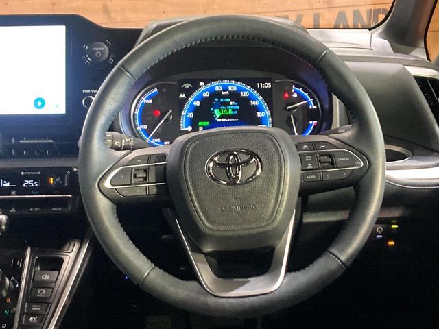 VOXY HYBRID