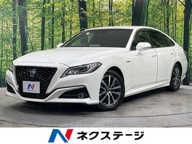 CROWN sedan hybrid