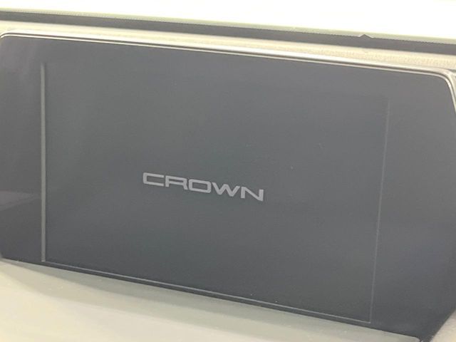 CROWN sedan hybrid