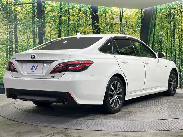 CROWN sedan hybrid