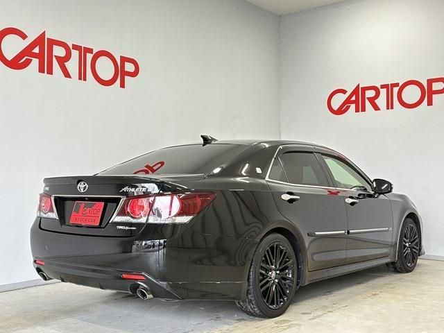CROWN sedan