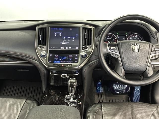 CROWN sedan