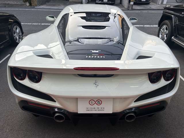 FERRARI F8 Tributo