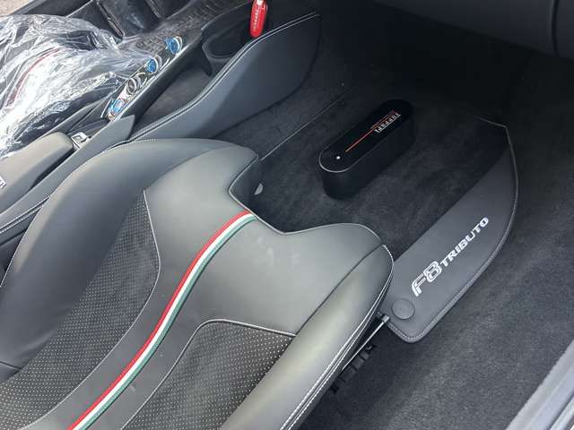FERRARI F8 Tributo