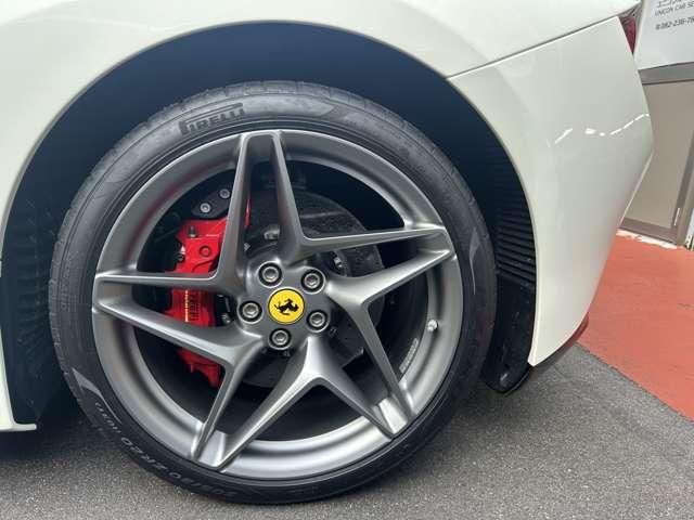 FERRARI F8 Tributo