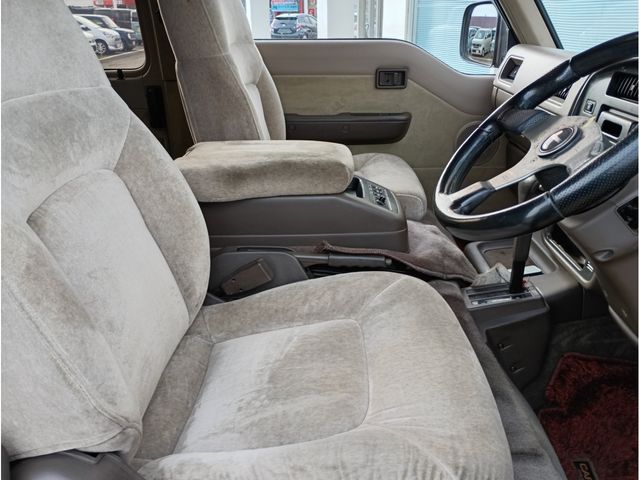 CARAVAN coach 4WD