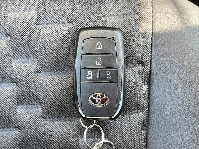 VOXY HYBRID