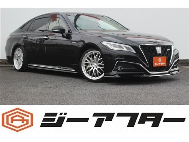 CROWN sedan hybrid