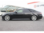 CROWN sedan hybrid