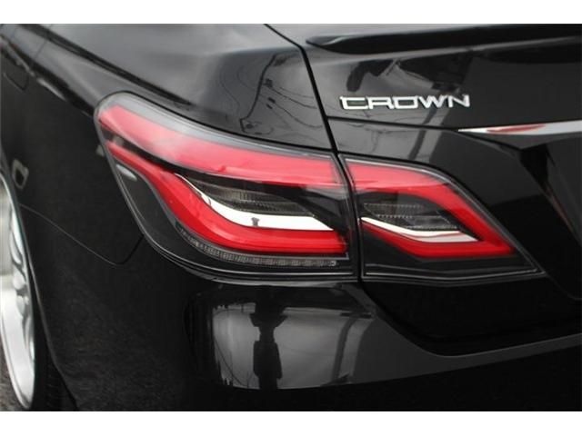 CROWN sedan hybrid