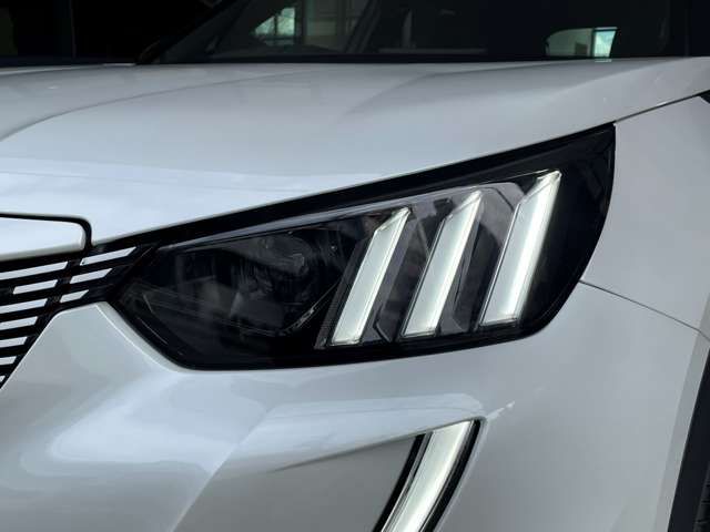 PEUGEOT e-2008