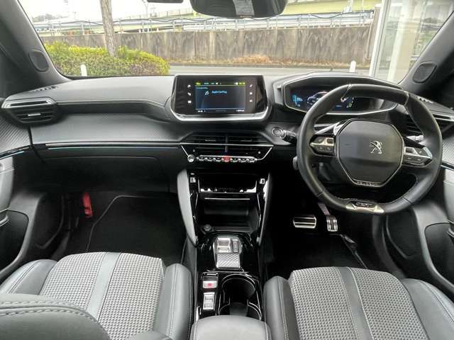 PEUGEOT e-2008