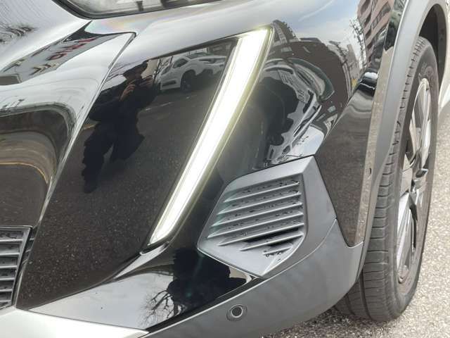 PEUGEOT e-2008