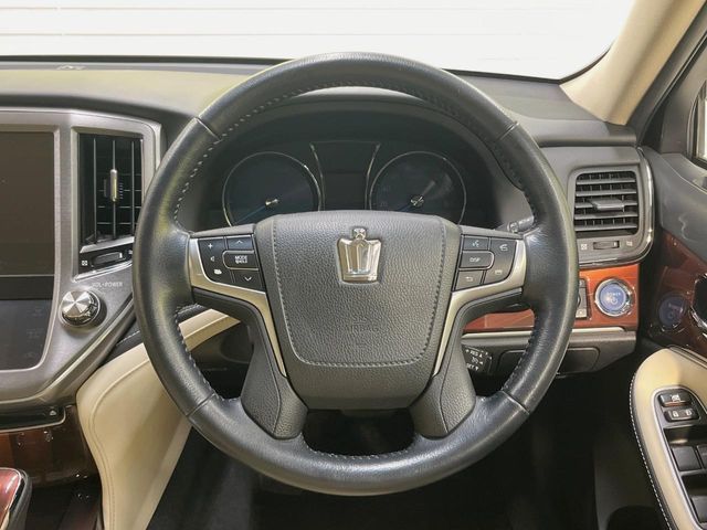 CROWN sedan hybrid