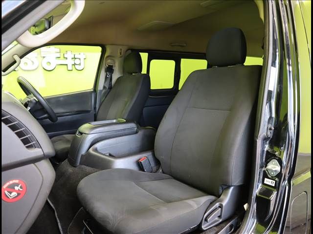 REGIUSACE 2WD van