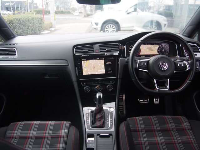 VOLKSWAGEN GOLF GTI