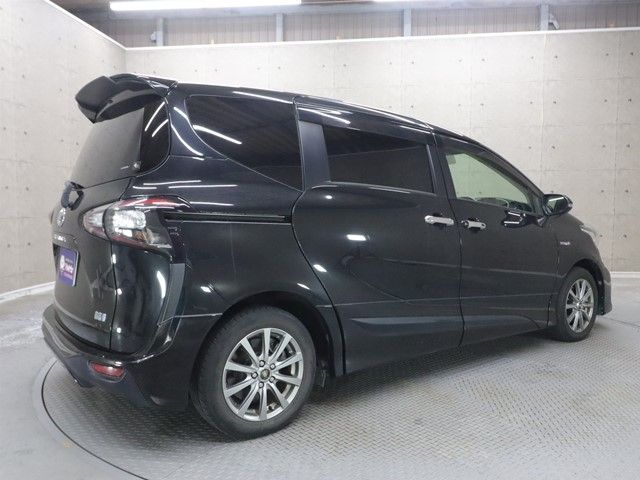 SIENTA HYBRID