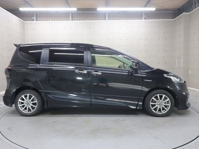 SIENTA HYBRID